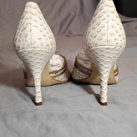 Shoes - Picture 4 of 6